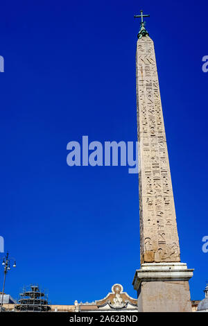 . Antico obelisco egiziano di Piazza del Popolo Popolo Piazza Roma Italia. Ingresso antica Roma. Il secondo più antico obelisco 10 BC. Foto Stock