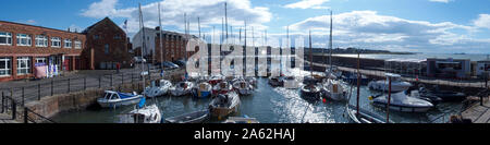 Barche ormeggiate nel porto, North Berwick Foto Stock