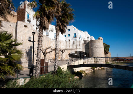 Porta de Sant Pere porta d'ingresso alla città vecchia di Peniscola in Spagna Foto Stock