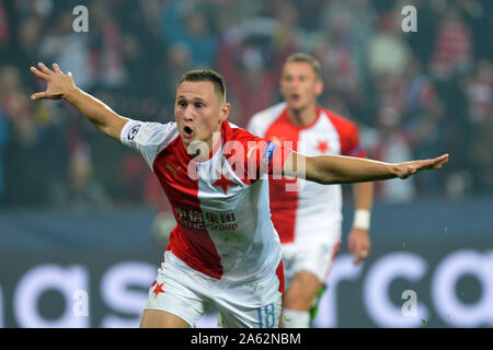 Praga, Repubblica Ceca. 23 Ott, 2019. JAN BORIL di Slavia Praha celebra dopo il punteggio obiettivo durante la UEFA Champions League, Gruppo F partita di calcio tra la Slavia Praga v FC Barcellona a Sinobo Stadium di Praga, il 23 ottobre 2019. Credito: Slavek Ruta/ZUMA filo/Alamy Live News Foto Stock