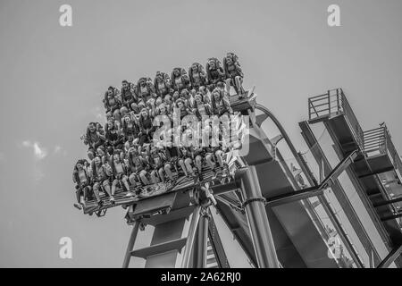 Tampa Bay , in Florida. Aprile 28, 2019. Emozionato volti di persone enyoing un rollercoaster ride . Foto Stock