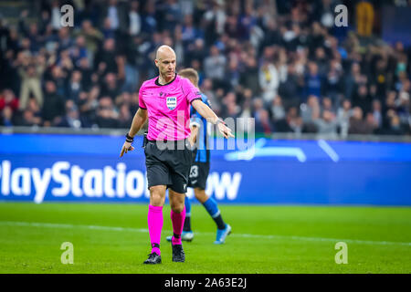 Milano, Italia. 23 Ott, 2019. refee durante il match di champions league tra inter v Borussia Dortmund in Milan San Siro - 23 10 2019durante partite di Champions League campionato Gli uomini in Milano, Italia, 23 Ottobre 2019 - LPS/Fabrizio Carabelli Credito: Fabrizio Carabelli/LP/ZUMA filo/Alamy Live News Foto Stock