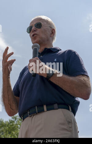 Des Moines, Iowa, USA. 8 Ago, 2019. 2020 speranza democratica ex Vice Presidente USA Joe Biden parla a Des Moines Register Soapbox politico alla Iowa State Fair su Agosto 8, 2019 in Des Moines, Iowa. Credito: Alex Edelman/ZUMA filo/Alamy Live News Foto Stock