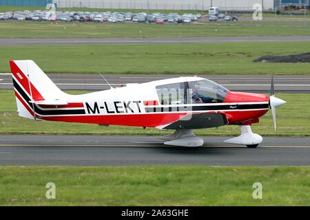 M-LEKT, un Robin DR400 Regent, a Prestwick International Airport in Ayrshire. Foto Stock