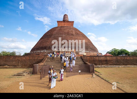 Polonnaruwa/ Sri Lanka - Agosto 07 2019: Jetavana Dagoba è uno dei punti di riferimento centrale nella sacra città del patrimonio mondiale Anuradhapura, Sri Lanka, Foto Stock