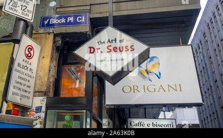Il blocco posto un cartello stradale e segni di retail per aziende Origani e l arte del Dr Seuss in Melbourne Victoria Australia. Foto Stock