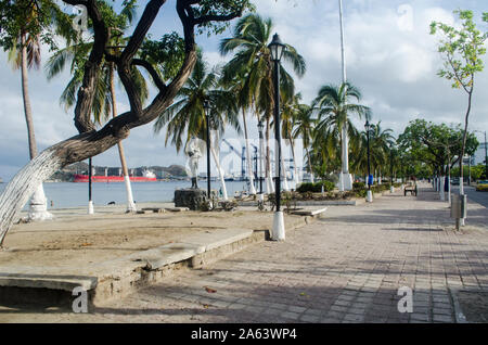 Paseo Bastidas, una passeggiata sul lungomare situato nei Caraibi città di Santa Marta Foto Stock