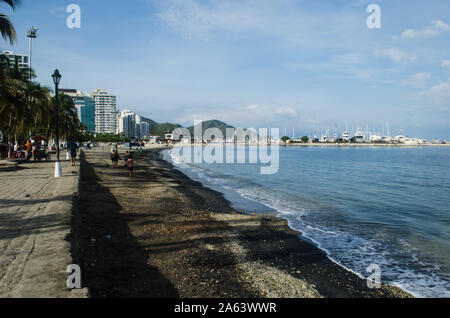 Paseo Bastidas, una passeggiata sul lungomare situato nei Caraibi città di Santa Marta Foto Stock