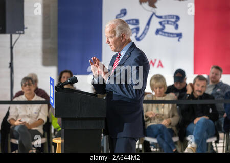 West Point, Iowa, USA. 23 ottobre, 2019. Ex Vice Presidente Joe Biden ha organizzato una campagna presidenziale al rally di un centro eventi a West Point, Iowa, USA. Credito: Keith Turrill/Alamy Live News Foto Stock