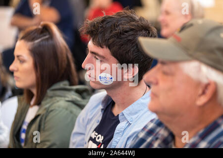 West Point, Iowa, USA. 23 ottobre, 2019. Ex Vice Presidente Joe Biden ha organizzato una campagna presidenziale al rally di un centro eventi a West Point, Iowa, USA. Credito: Keith Turrill/Alamy Live News Foto Stock