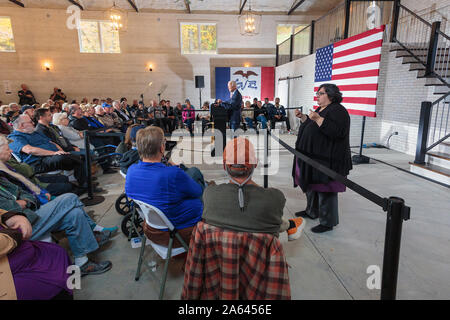 West Point, Iowa, USA. 23 ottobre, 2019. Ex Vice Presidente Joe Biden ha organizzato una campagna presidenziale al rally di un centro eventi a West Point, Iowa, USA. Credito: Keith Turrill/Alamy Live News Foto Stock