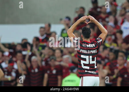 Maracana Stadium, Rio de Janeiro, Brasile. 23 Ott, 2019. Coppa Libertadores, Flamengo versus Gremio; Pablo Mari del Flamengo festeggia il suo obiettivo nel 67th minuto, 4-0 - uso editoriale Credito: Azione Sport Plus/Alamy Live News Foto Stock