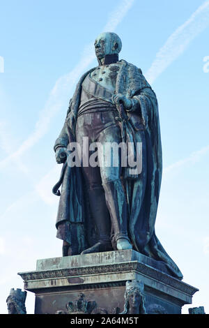 Karlsruhe, Germania - Ottobre 2019: monumento statua del Granduca di Baden Karl-Friedrich, anche calledd Charles Frederick Foto Stock