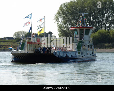 Germania, NRW, Düsseldorf Kaiserswerth. 2019-09-14. Traghetto 'Michaela II' tra Kaiserswerth e Meerbusch sul fiume Reno Foto Stock