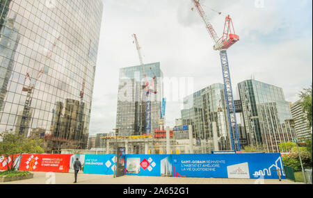 Sito in costruzione di nuovi SAINT-GOBAIN la sede centrale della società torre a La Defense Foto Stock