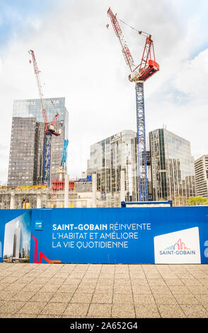 Sito in costruzione di nuovi SAINT-GOBAIN la sede centrale della società torre a La Defense Foto Stock