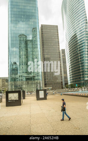 Bicchiere in acciaio alto-aumento edifici per uffici a La Defense Foto Stock