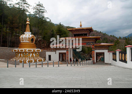 Stupa e gate del Buddha Dordenma a Thimpu, Bhutan Foto Stock