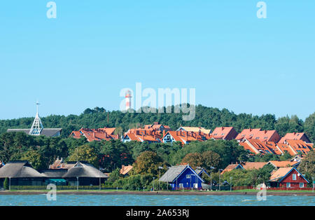 Vista panoramica di Nida,una località di villeggiatura in Lituania con tradizionali pescherie in background.Nida situato sulla Penisola di Curon (Kurshskaya Kosa) tra il Foto Stock