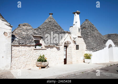 Italia Puglia: Alberobello. Case di Trulli, tradizionali pugliesi in pietra a secco di capanne Foto Stock