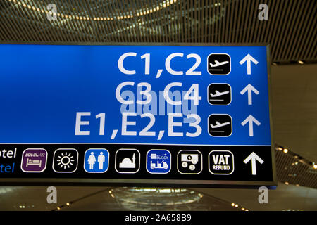 Aeroporto di volo e le schede di informazioni al nuovo aeroporto di Istanbul, Istanbul, Turchia Foto Stock
