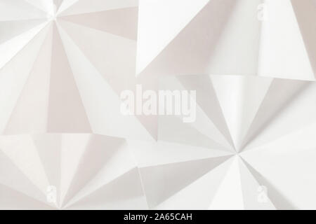 Immagine creativa con forme poligonali, bianco sfondo astratto Foto Stock