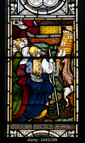 L'Arca di Noè in vetro colorato nella chiesa di S. Maria, Glympton, Oxfordshire, England, Regno Unito Foto Stock