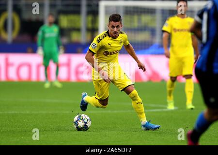 Milano, Italien. 23 Ott, 2019. firo: 23.10.2019, calcio, Champions League, stagione 2019/2020, 3° gruppo match Inter Milan - Borussia Dortmund, Thorgan pericolo, Borussia Dortmund, Borussia, BVB e a figura intera, | Utilizzo di credito in tutto il mondo: dpa/Alamy Live News Foto Stock