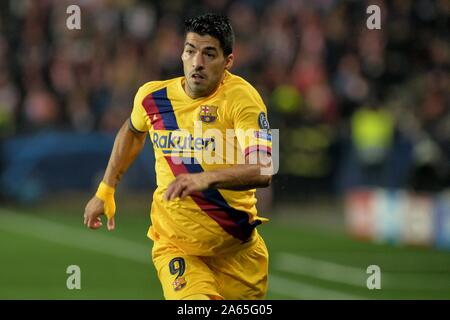 Praga, Repubblica Ceca. 24 ott 2019. LUIS SUAREZ del FC Barcelona durante la UEFA Champions League, Gruppo F partita di calcio tra la Slavia Praga v FC Barcellona a Sinobo Stadium di Praga, il 23 ottobre 2019. Credito: Slavek Ruta/ZUMA filo/Alamy Live News Foto Stock