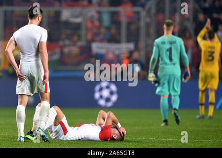 Praga, Repubblica Ceca. 23 Ott, 2019. I giocatori di Slavia Praha reagire dopo aver perso la partita la UEFA Champions League, Gruppo F partita di calcio tra la Slavia Praga v FC Barcellona a Sinobo Stadium di Praga, il 23 ottobre 2019. Credito: Slavek Ruta/ZUMA filo/Alamy Live News Foto Stock