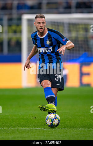 Milano Skriniar (Inter) durante il 'UEFA Champions League ' Gruppo tappa terza partita tra INTER 2-0 Borussia Dortmund a Giuseppe Meazza il 23 ottobre 2019 di Milano, Italia. Credito: Maurizio Borsari/AFLO/Alamy Live News Foto Stock