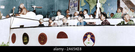 Il Mahatma Gandhi durante la Conferenza di Nuova Delhi, India, Asia, 2 Aprile 1947 Foto Stock