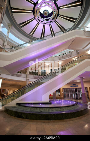 Scale mobili nel Centro Commerciale Circle Center Indianapolis in Indiana USA Foto Stock