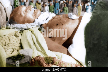 Il Mahatma Gandhi corpo morto, Birla House, New Delhi, India, Asia, 31 Gennaio 1948 Foto Stock