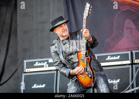 Solvesborg, Svezia. 6th, Giugno 2019. La Swiss heavy metal band Krokus esegue un concerto dal vivo durante la Presidenza svedese music festival Sweden Rock Festival 2019. Qui il chitarrista Mark Kohler è visto dal vivo sul palco. (Photo credit: Gonzales foto - Terje Dokken). Foto Stock