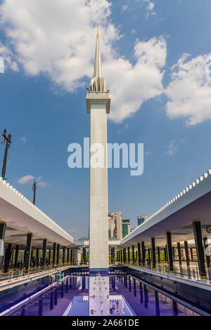 Kuala Lumpur in Malesia. Il 17 marzo 2019. Il minareto della moschea nazionale di Kuala Lumpur in Malesia Foto Stock