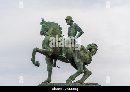 Il monumento a Hans Waldmann sull'argine del fiume Limmat, nella città di Zurigo. Hans Waldmann era sindaco della città di Zurigo e un militare svizzero piombo Foto Stock