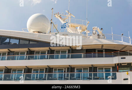 Vista laterale della nave da crociera con balconi. Immagine di stock Foto Stock