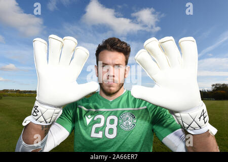 East Mains, Ormiston, Tranent, East Lothian. La Scozia, Regno Unito. 24 ott 2019. HIBERNIAN keeper Chris Maxwell conferenza stampa davanti a SaturdayÕs Ladbrokes Premiership match con Ross County . Credito: eric mccowat/Alamy Live News Foto Stock