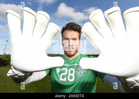 East Mains, Ormiston, Tranent, East Lothian. La Scozia, Regno Unito. 24 ott 2019. HIBERNIAN keeper Chris Maxwell conferenza stampa davanti a SaturdayÕs Ladbrokes Premiership match con Ross County . Credito: eric mccowat/Alamy Live News Foto Stock