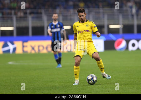 Millano, Italia. 23 ottobre 2019 . Uefa Champions League Gruppo F . FC Internazionale vs Borussia Dortmund. Raphael Guerreiro del Borussia Dortmund. Foto Stock