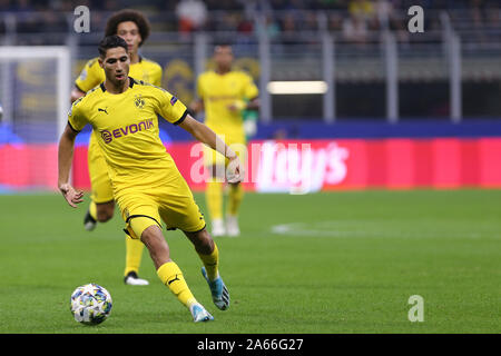 Millano, Italia. 23 ottobre 2019 . Uefa Champions League Gruppo F . FC Internazionale vs Borussia Dortmund. Achraf Hakimi del Borussia Dortmund. Foto Stock
