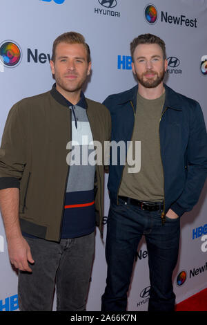 NEW YORK, NY - 23 ottobre: Scott Evans e Chris Evans assistere alla serata di apertura lo screening di 'Sell dall' durante NewFest Film Festival al teatro SVA su Foto Stock