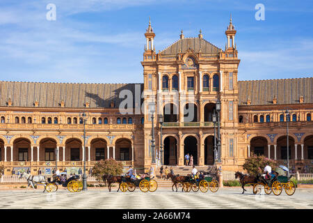 Siviglia Plaza de Espana a Siviglia in carrozza intorno alla Plaza de España Parco Maria Luisa siviglia Spagna Siviglia Andalusia Spagna UE Europa Foto Stock