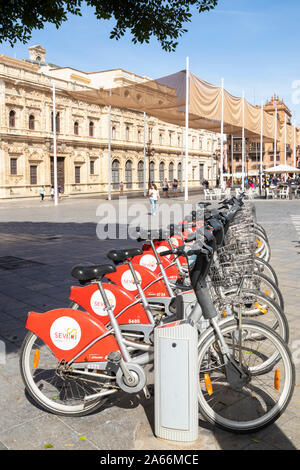 Siviglia Estación de Sevici noleggio bici stazione di Plaza de San Francisco Sevilla Siviglia Spagna Siviglia Andalusia Spagna UE Europa Foto Stock