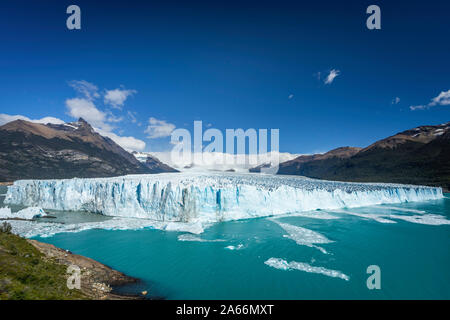 Ghiacciaio Perito Moreno nel Lago Argentino, UNESCO, parco nazionale Los Glaciares, El Calafate, Santa Cruz Provincia, Argentina Foto Stock