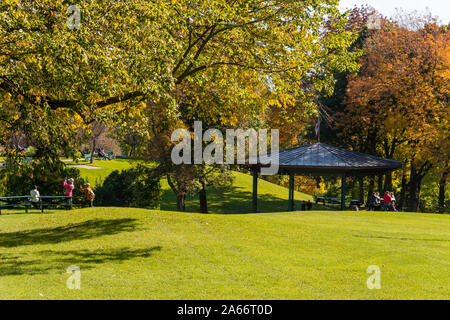 Quebec City, CA - 5 Ottobre 2019 - Gazebo in campi di battaglia nel parco la stagione autunnale Foto Stock