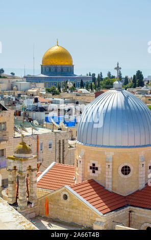 La Cupola della roccia e la chiesa di Santa Maria di agonia nella Città Vecchia di Gerusalemme, Israele. Foto Stock