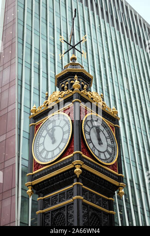 Il piccolo Ben orologio in Victoria, Londra Foto Stock