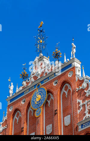 Vicino di Casa delle Teste Nere e Schwab House, la Town Hall Square, Città Vecchia, Riga, Lettonia Foto Stock